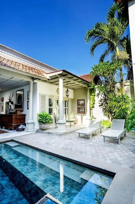 The Gatehouse - Stylish And Unique Luxury Pool Villa, Great Location! Seminyak