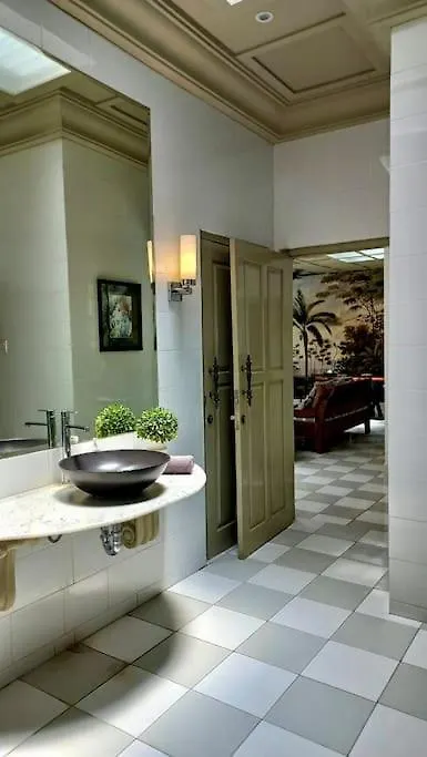 The Gatehouse - Stylish And Unique Luxury Pool Villa, Great Location! Seminyak  0*, Seminyak (Bali)
