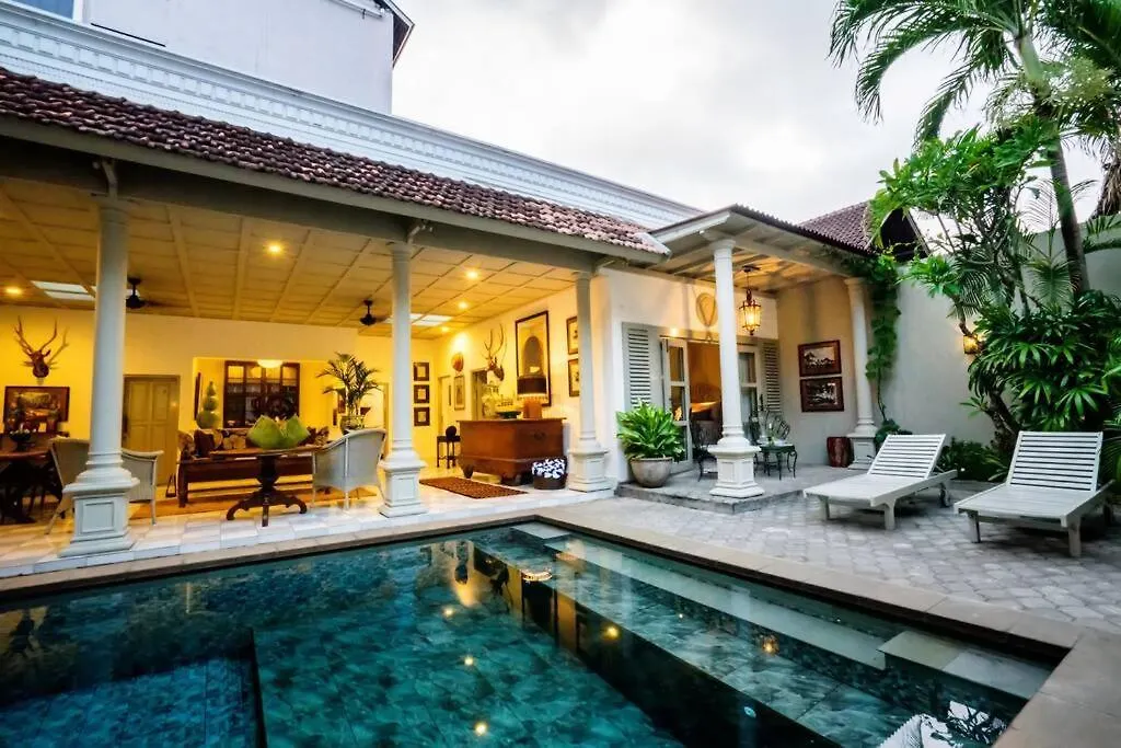 Villa The Gatehouse - Stylish And Unique Luxury Pool Villa, Great Location! Seminyak