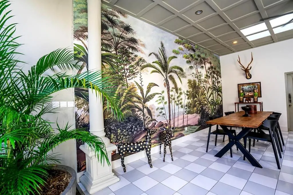 The Gatehouse - Stylish And Unique Luxury Pool Villa, Great Location! Seminyak  0*, Seminyak (Bali)