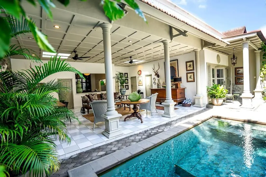 Villa The Gatehouse - Stylish And Unique Luxury Pool Villa, Great Location! Seminyak